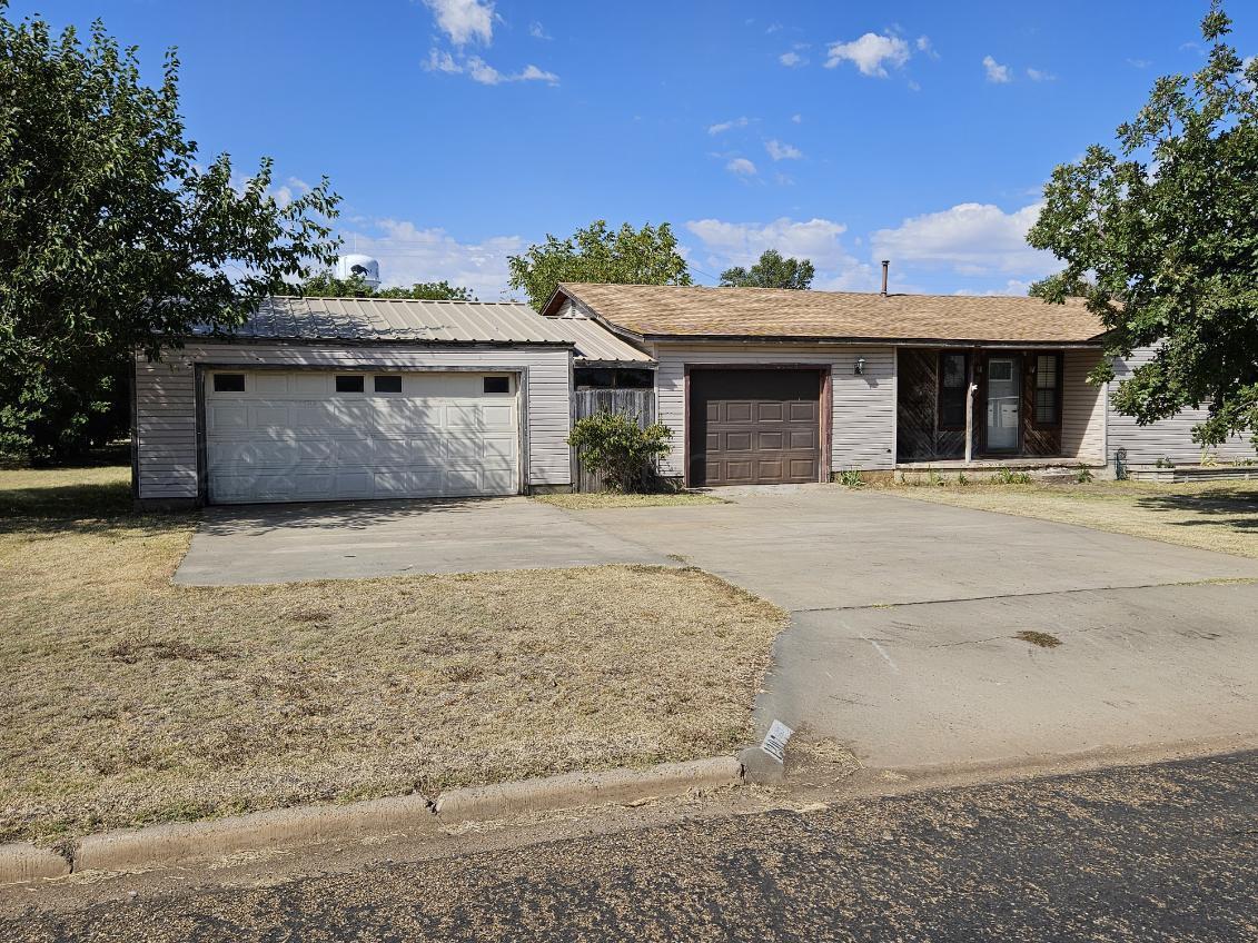 Exterior Front w/garages