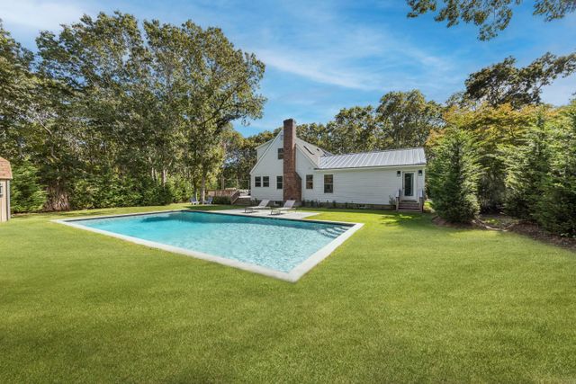 79 Middle Highway | East Hampton Village Fringe