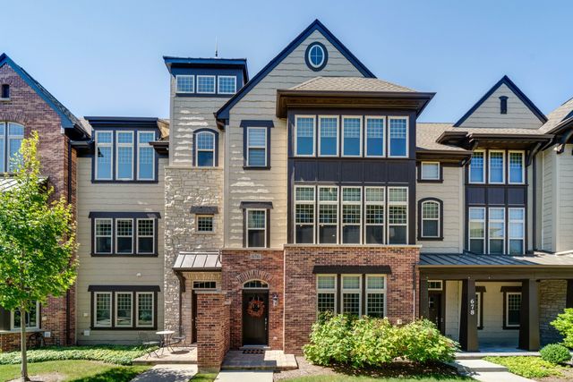 $579,000 | 676 Parkside Court | Libertyville