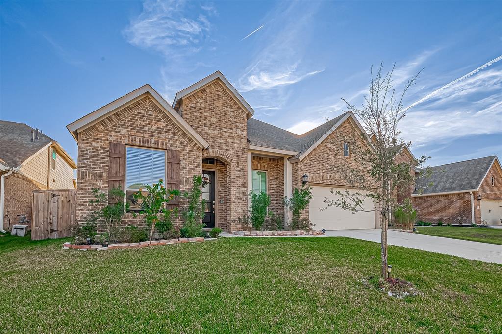 Welcome to your beautiful new 1-story home in the highly sought-after Tavola master-planned community in New Caney, Texas! This vibrant neighborhood offers a wide array of amenities, including parks, greenbelt trails for hiking and biking, sports fields, a zip line, serene lakes for picnics, a clubhouse, and a swimming pool. Zoned to New Caney ISD, this property provides an ideal location for families. Perfectly positioned near major thoroughfares such as Highway 59 and the Grand Parkway.