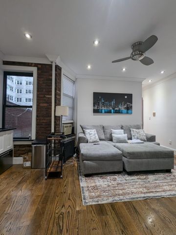 $6,000 | 106 West 13th Street, Unit 16 | West Village