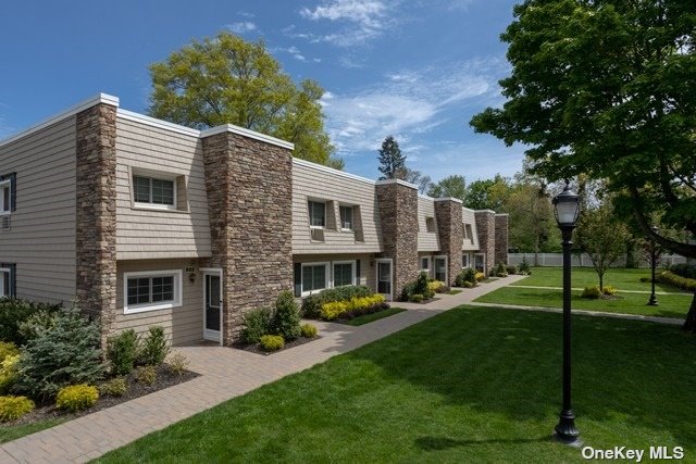 a view of a yard in front of house