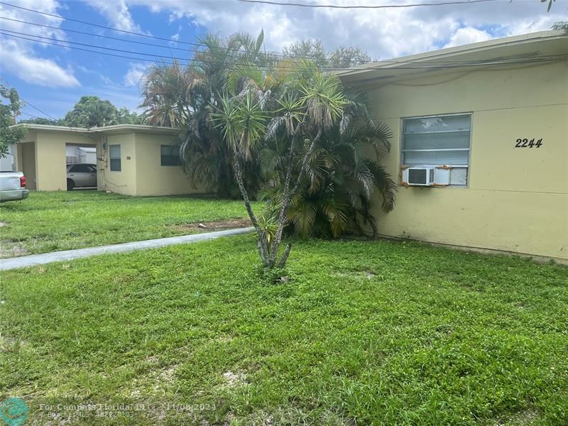 a view of a house with a backyard