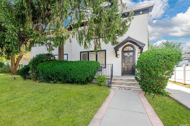 $1,699,000 | 425 Cedarhurst Avenue | Cedarhurst