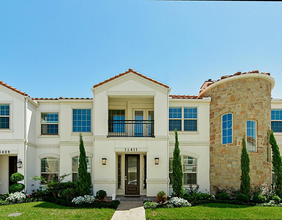 13411 Preston Cliff is a stunning townhome in Kickerillo s newest gated community in the Energy Corridor. Stucco and stone exteriors with tile roofs.