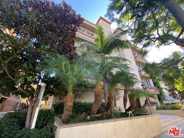 $950,000 | 412 Arnaz Drive, Unit 8 | Beverly Center-Miracle Mile