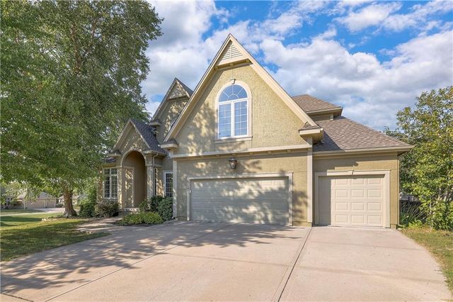 $599,888 | 617 Northeast Twin Brook Court | The Paddock at Richardson Ranch