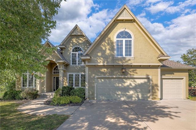 $599,750 | 617 Northeast Twin Brook Court | The Paddock at Richardson Ranch