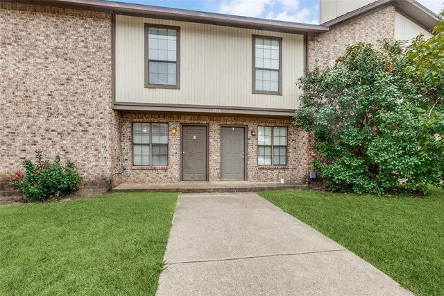 $1,350 | 2814 Wimbledon Court, Unit D | English