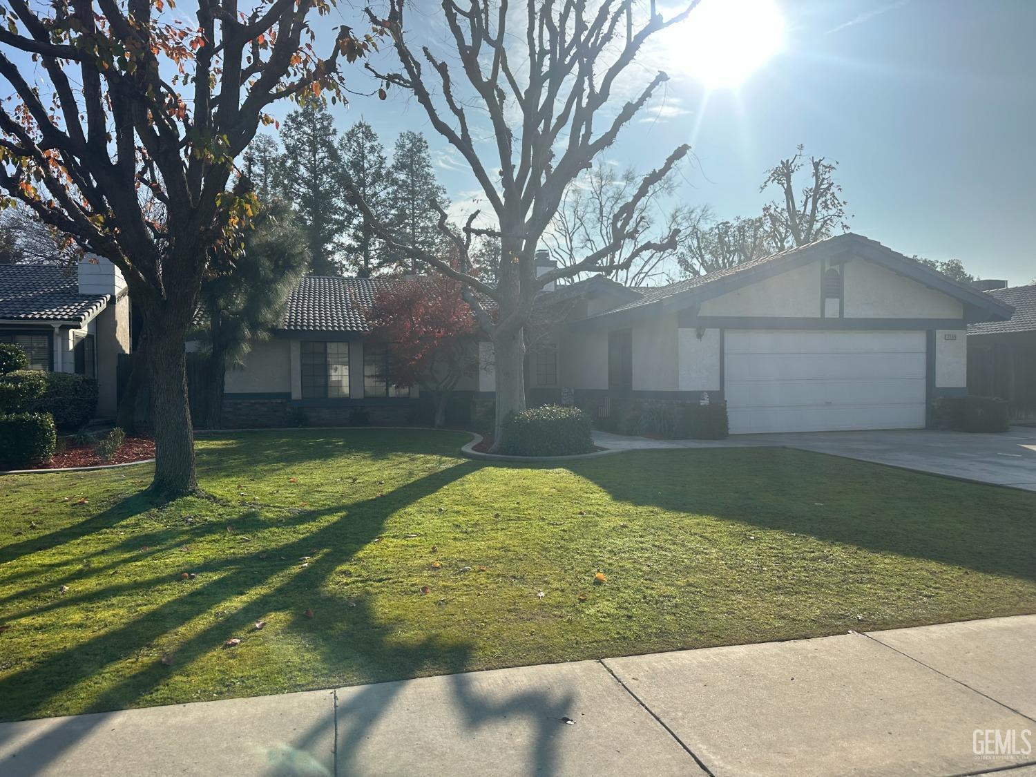 a view of a backyard of the house