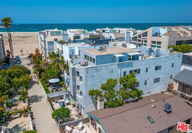 $4,395,000 | 21 Voyage Street | Marina del Rey