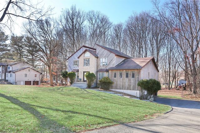 $1,400,000 | 4 Altman Court | New Hempstead