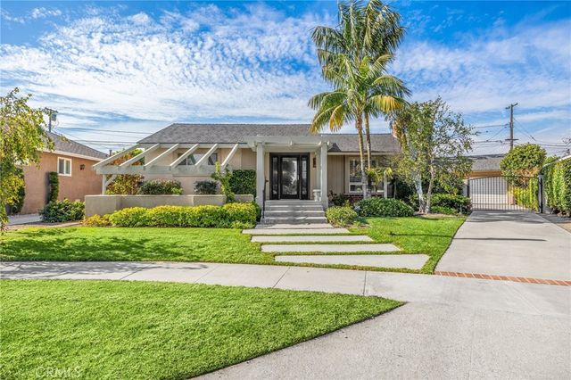 $1,095,000 | 3349 Ladoga Avenue | Lakewood Plaza