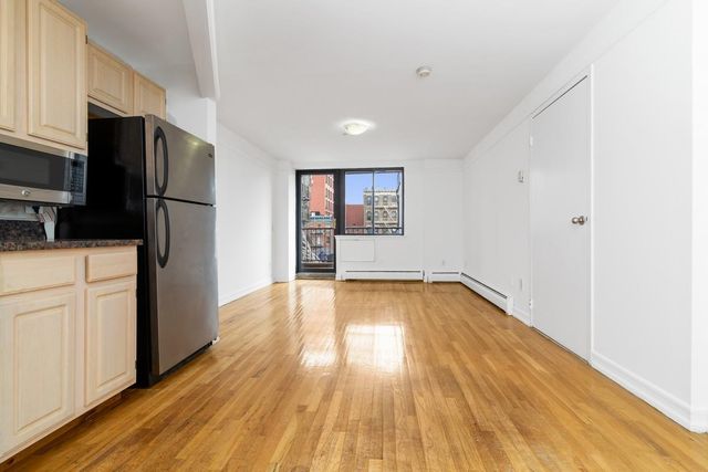 $2,945 | 394 East 8th Street, Unit 5C | East Village