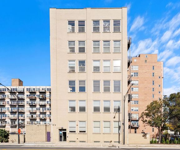 $245,000 | 550 West Harrison Street, Unit 553 | Clinton Complex