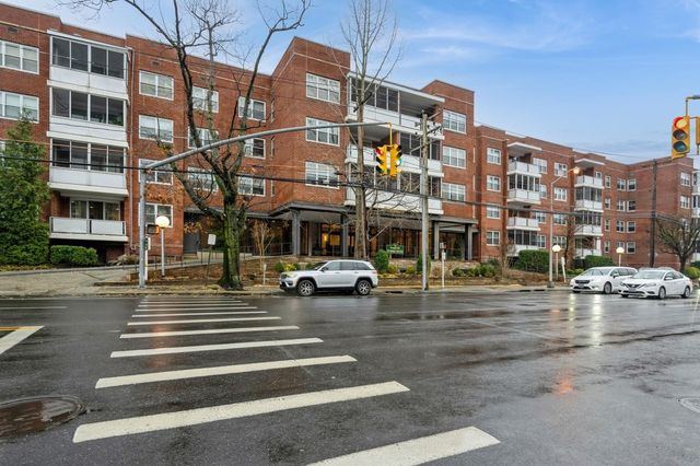 $899,000 | 1 Kensington Gate, Unit 314 | Kensington Village