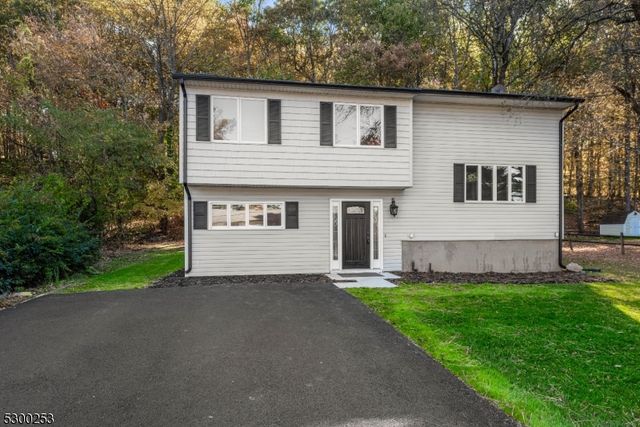 $469,900 | 26 Fawn Lake Road | Hardyston Township - Sussex County