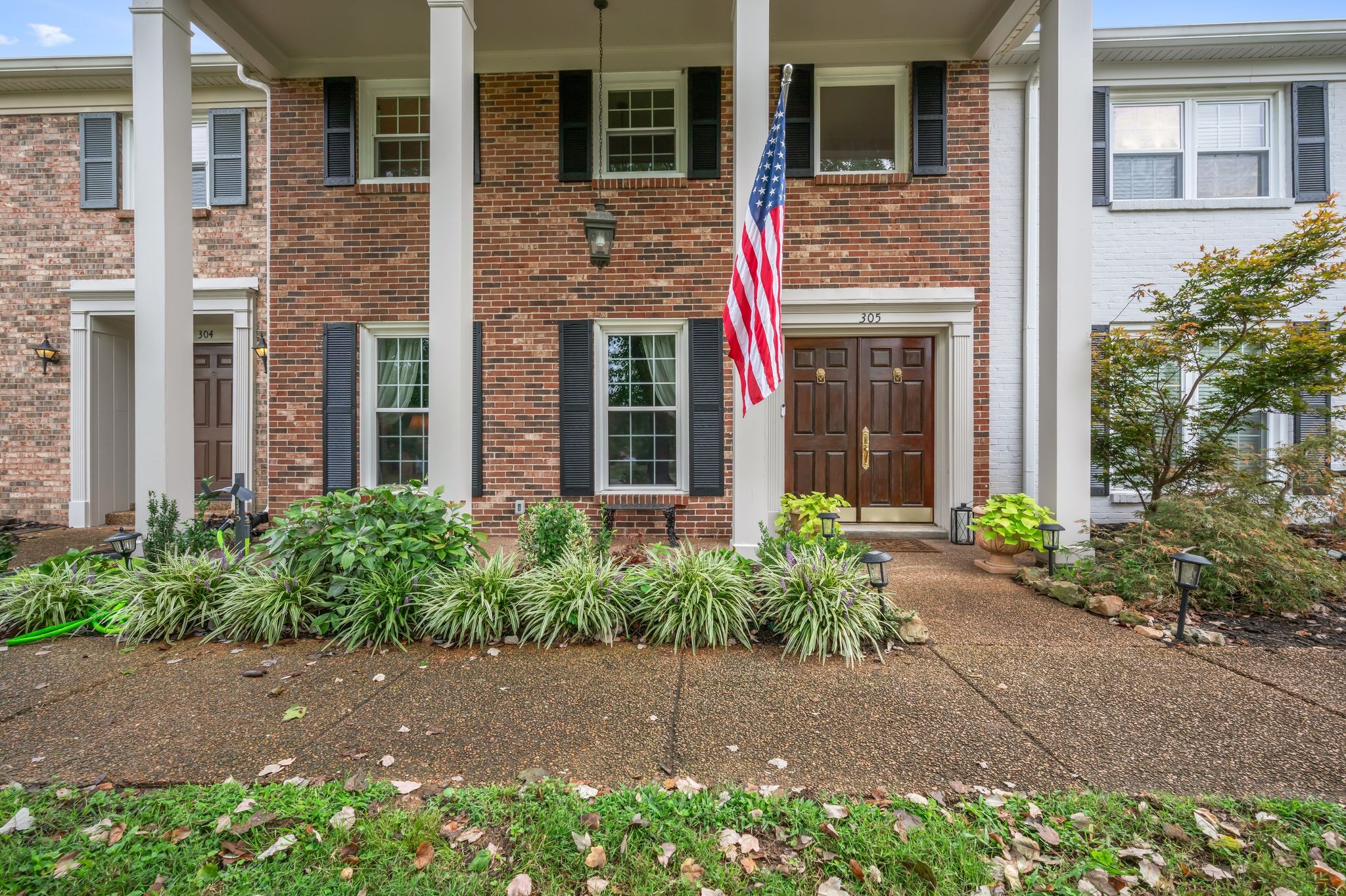 Welcome home to 8300 Sawyer Brown Rd, Unit A-305 in River Plantation!  The elegant columns out front provide a preview of what is inside!