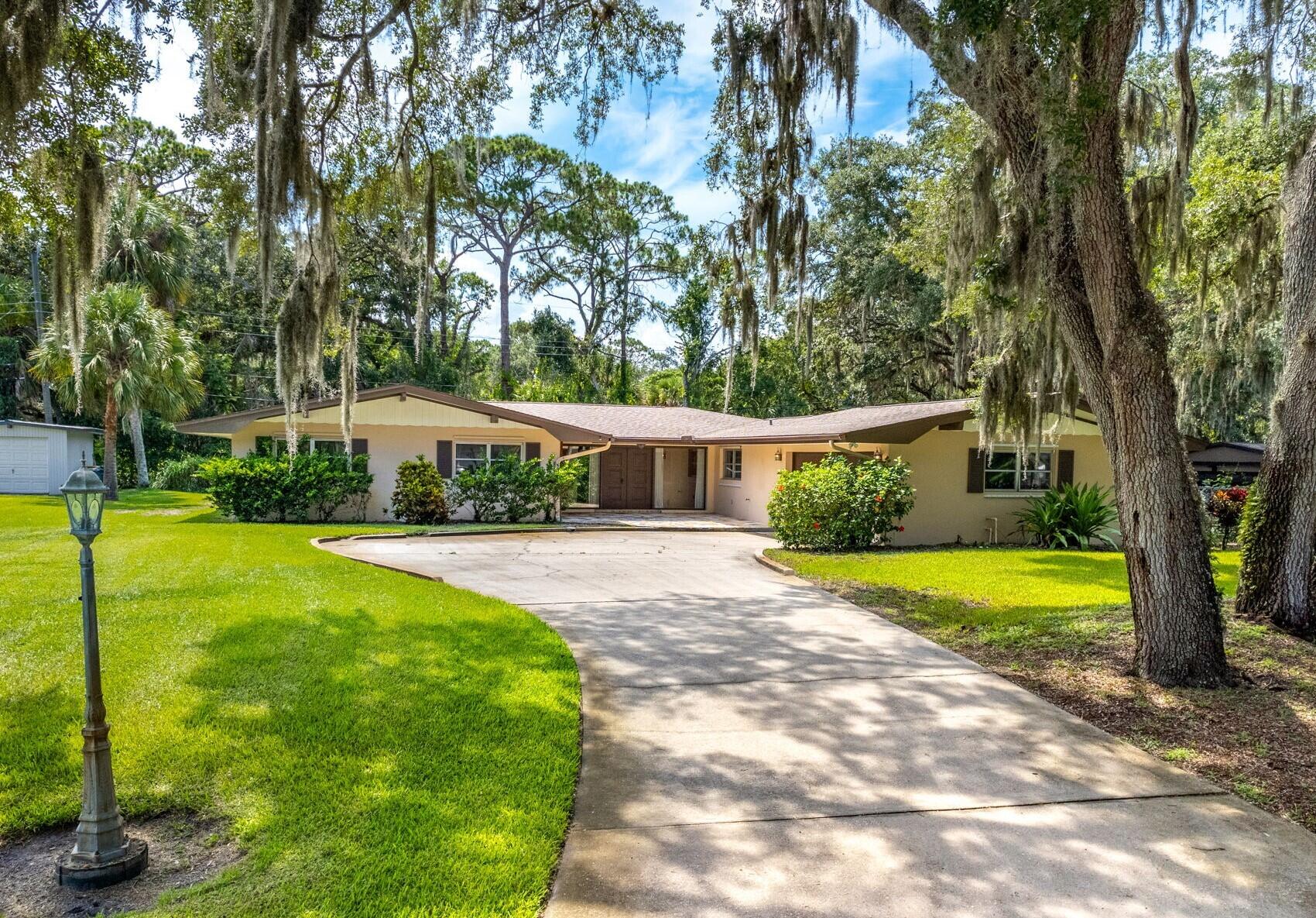 a view of a house with backyard and a garden