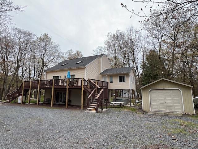 a view of house with outdoor entertaining space