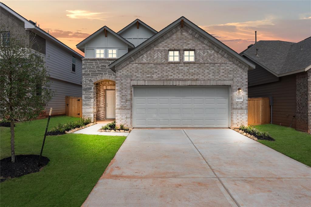 Welcome home to 12878 Lime Stone Lane located in the community of Stonebrooke zoned to Conroe ISD.
