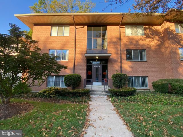 $1,900 | 10424 Rockville Pike, Unit 302 | Grosvenor Park Condominiums