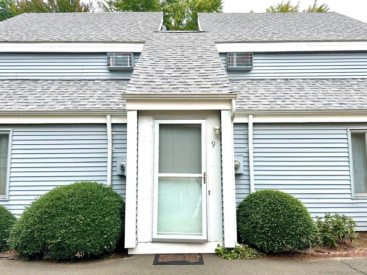 a view of a house front of house