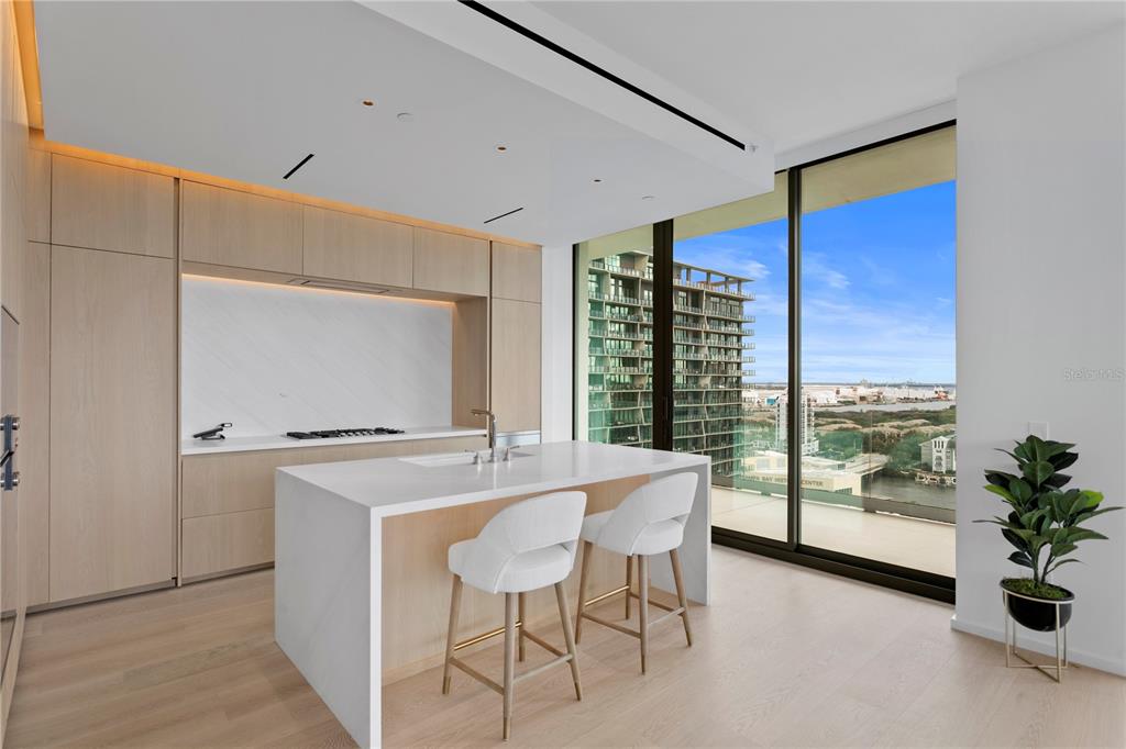 MLB's Giancarlo Stanton Buys Glitzy Miami Condo - WSJ