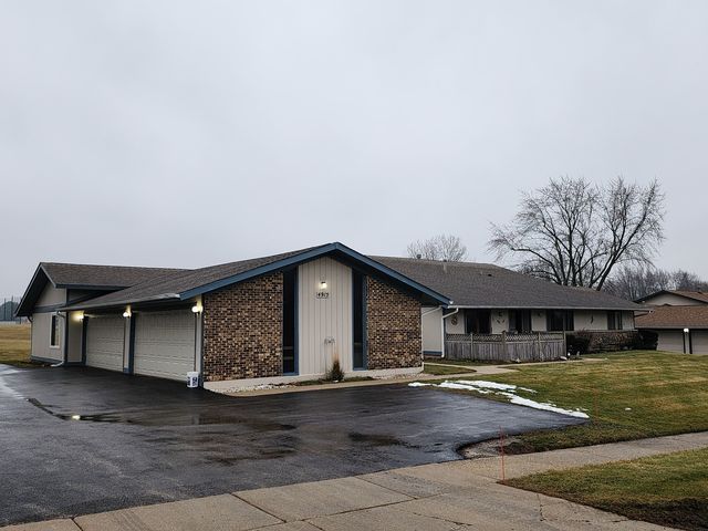 $163,000 | 4915 West Oakwood Drive, Unit A | McHenry