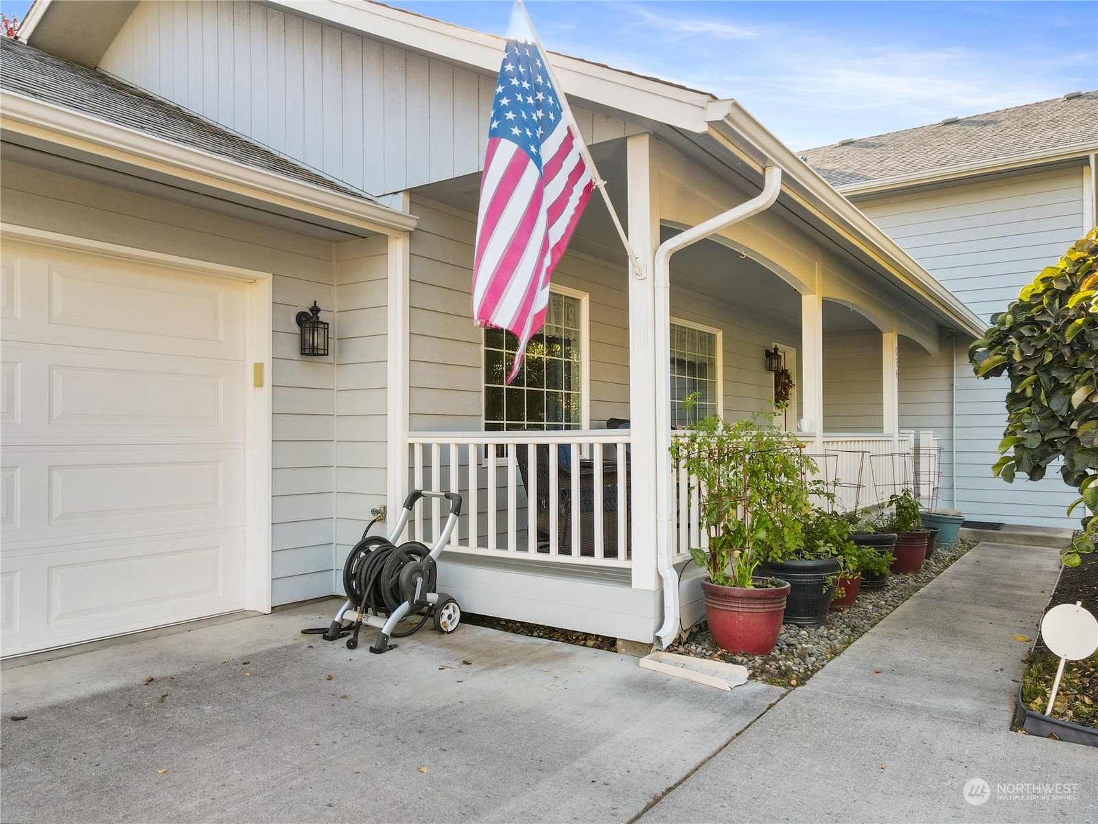 a view of a house with porch