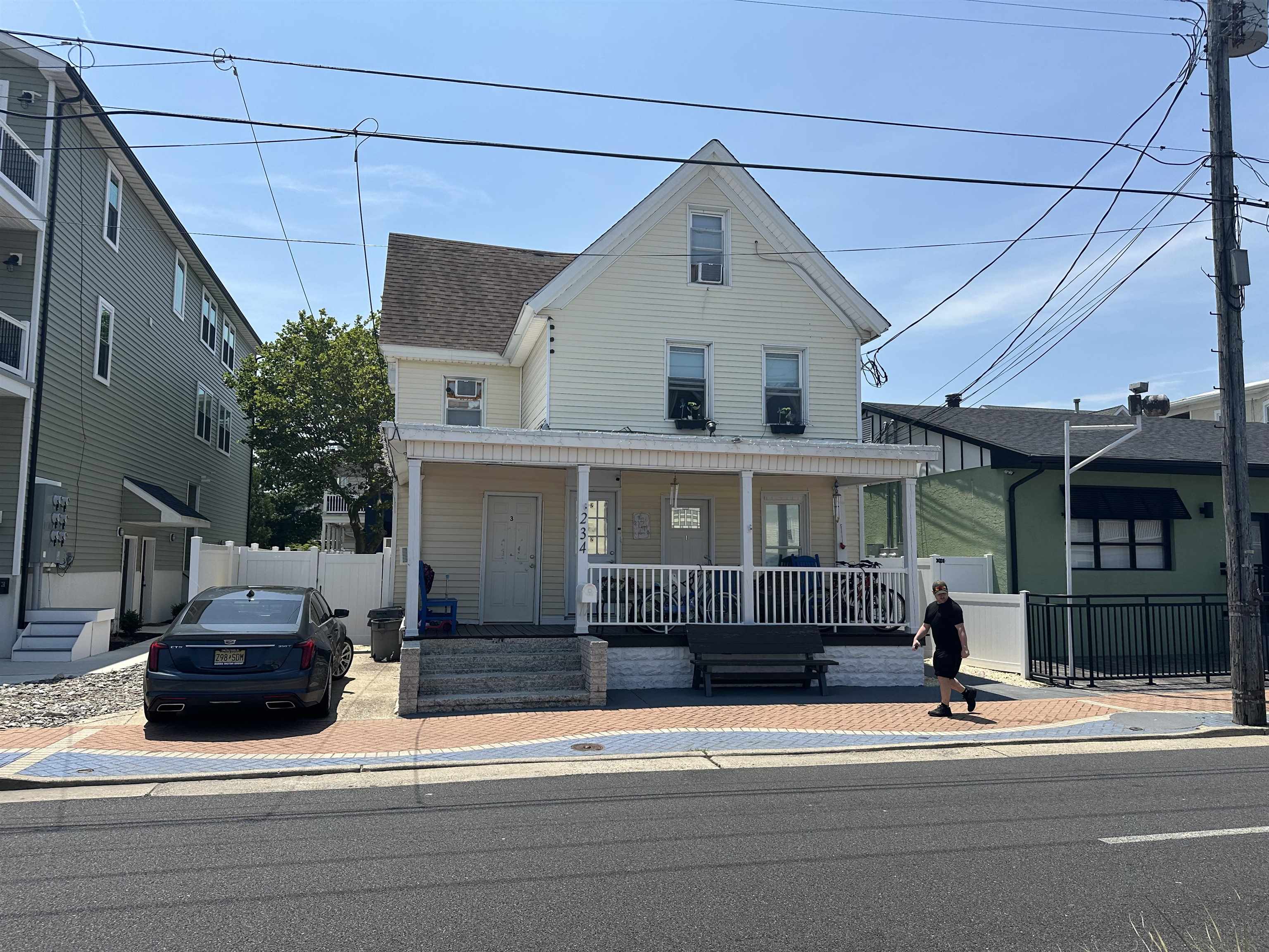 a view of front of house with a yard