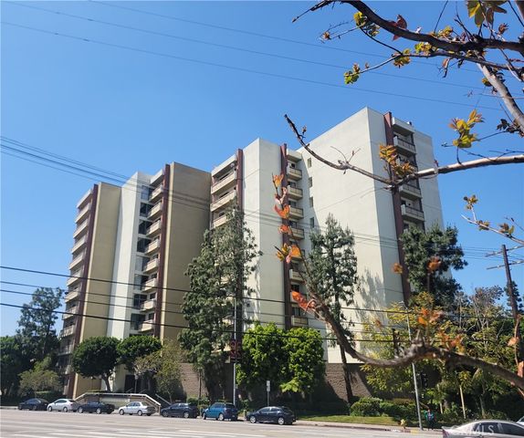 $499,000 | 321 South San Vicente Boulevard, Unit 402 | Beverly Center-Miracle Mile