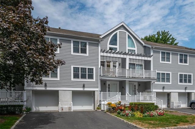 $725,000 | 27 Brookridge Court | Rye Brook