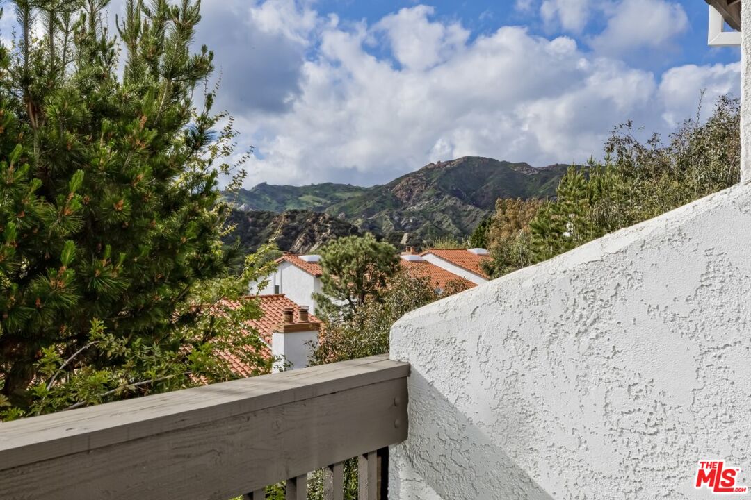 1672 Michael Ln, Pacific Palisades, CA 90272, MLS# 23-256273