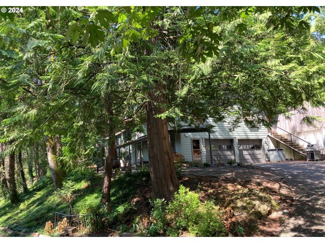 $851,000 | 3215 Southwest Malcolm Court | West Slope