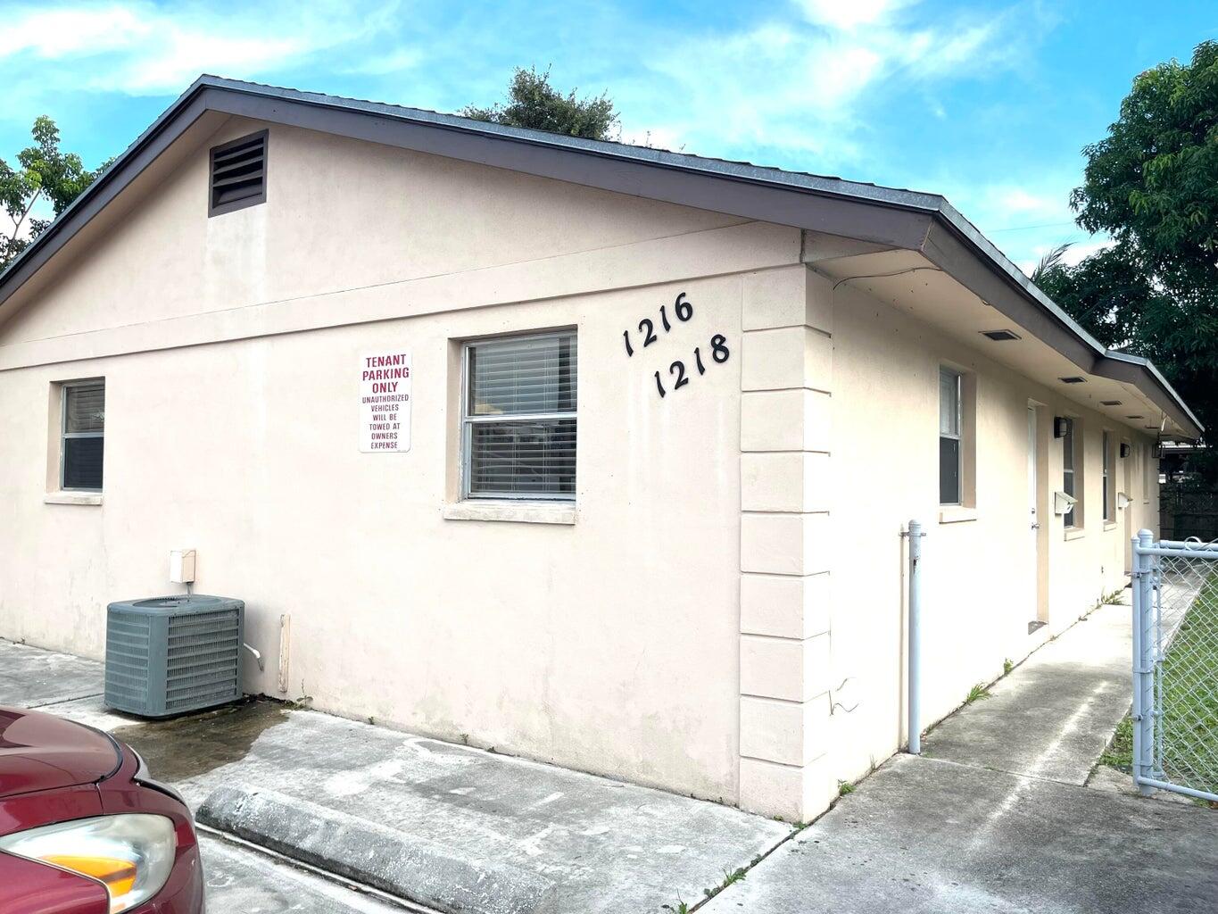 a view of a back yard of the house