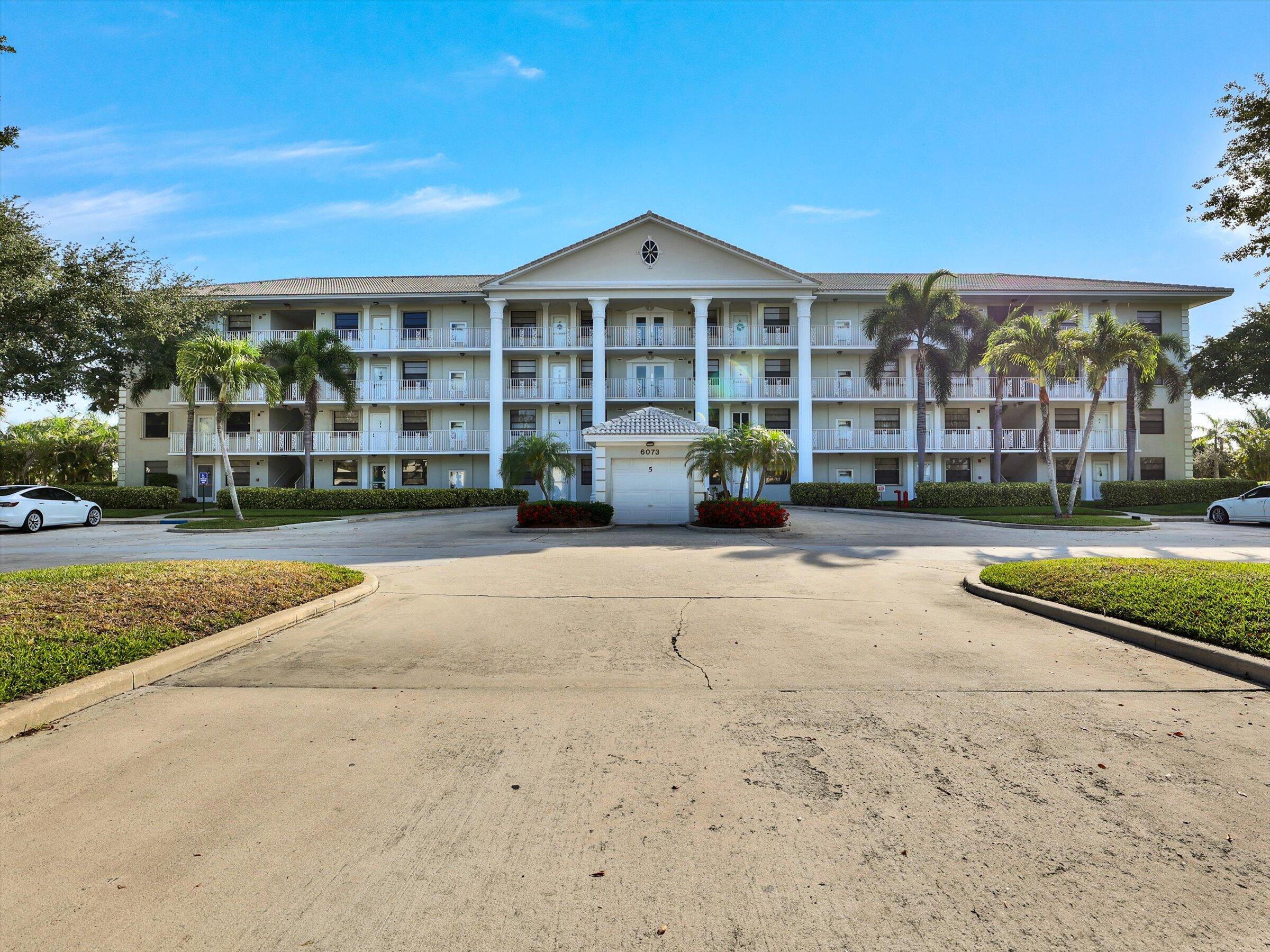 01-6073 Balboa Cir #205-1