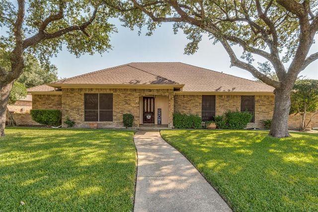 $365,000 | 910 Lakeshore Drive | Mesquite