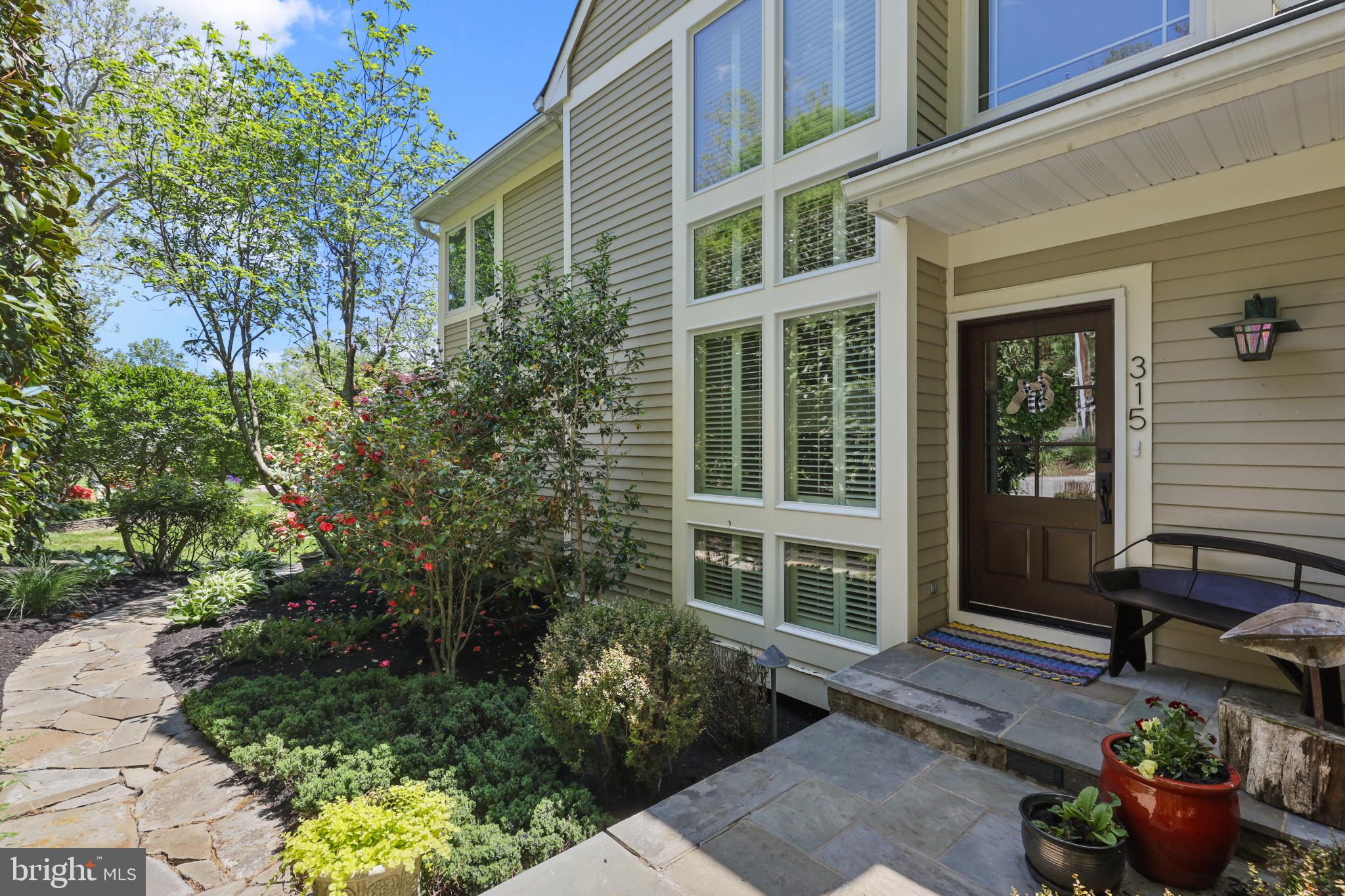 a view of a house with outdoor space