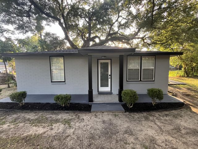 $189,000 | 2702 West Lee Street | Welles Brownsville