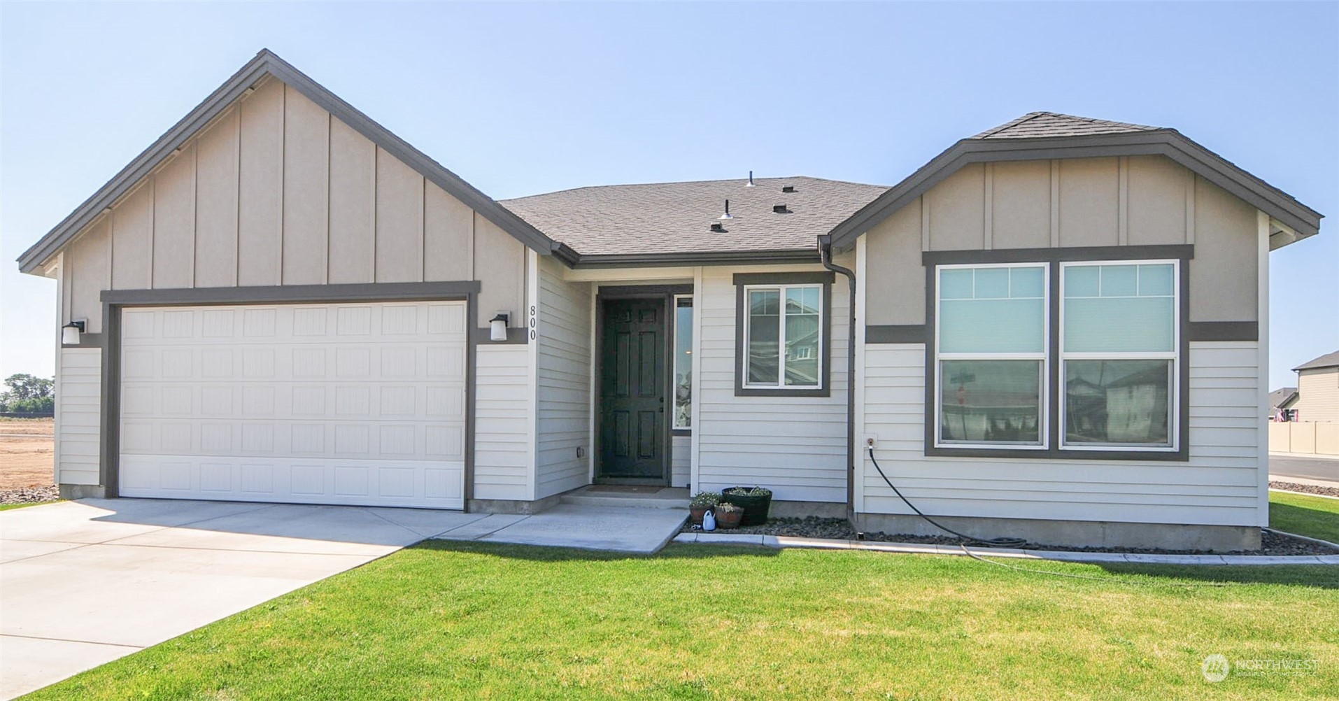 a view of front a house with a yard