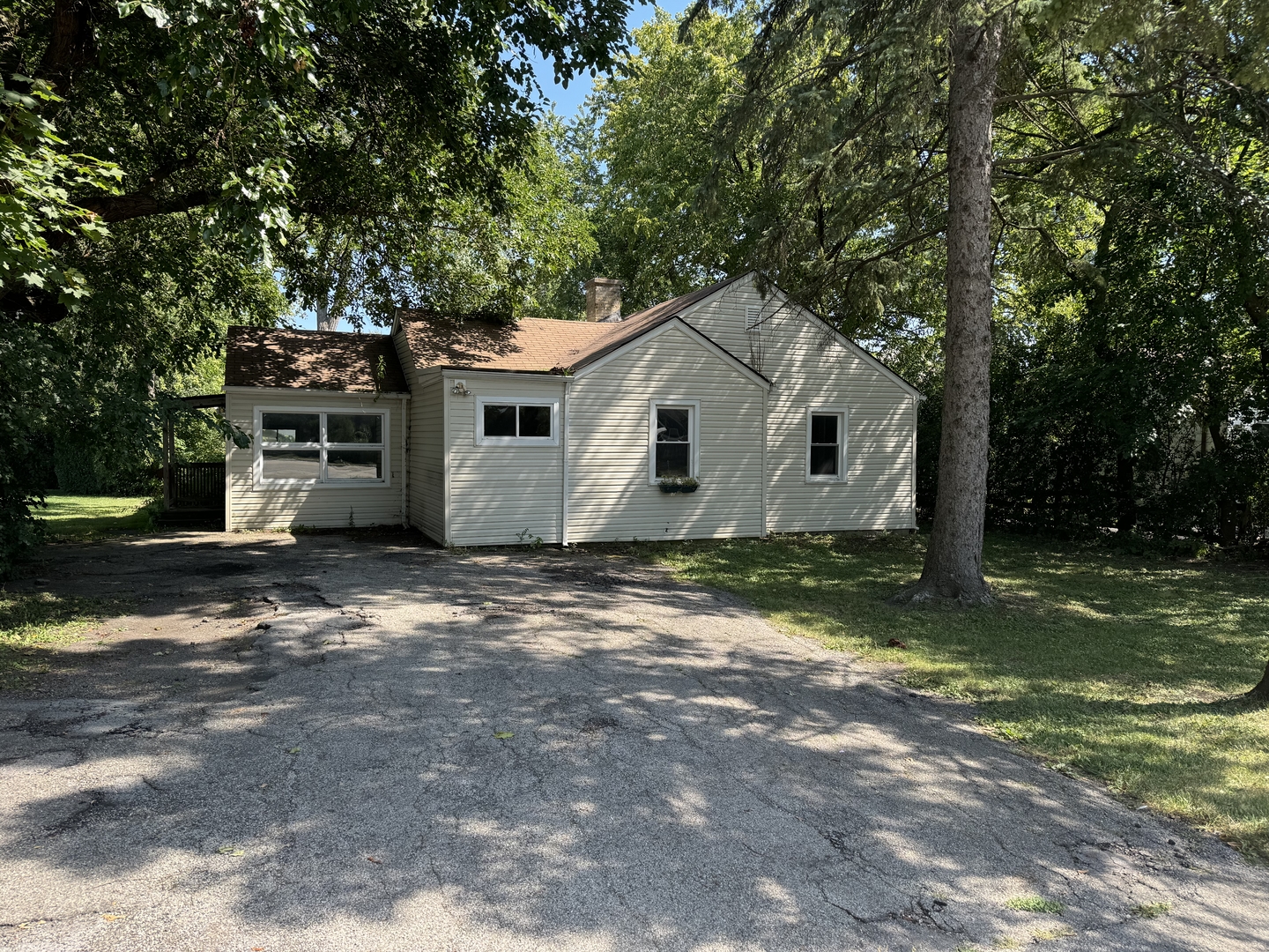 a front view of house with yard