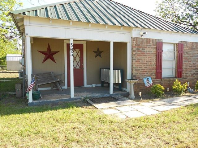 $950 | 565 Main Street | Lawn