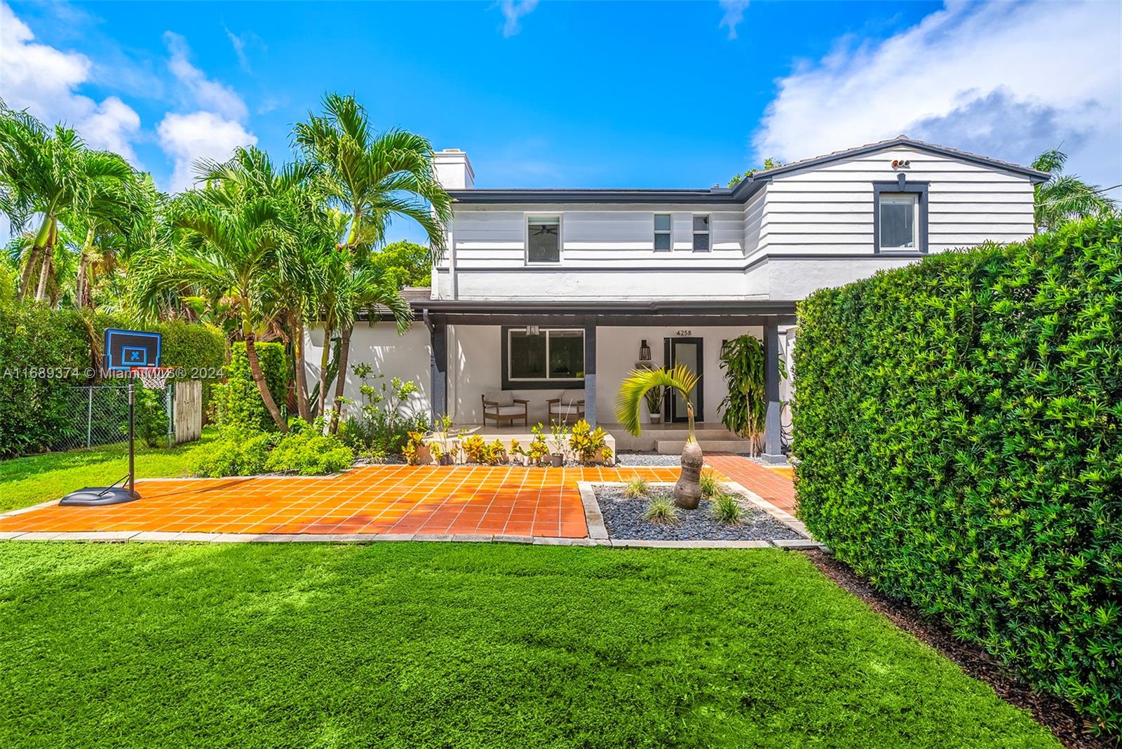 a view of a house with a yard and plants