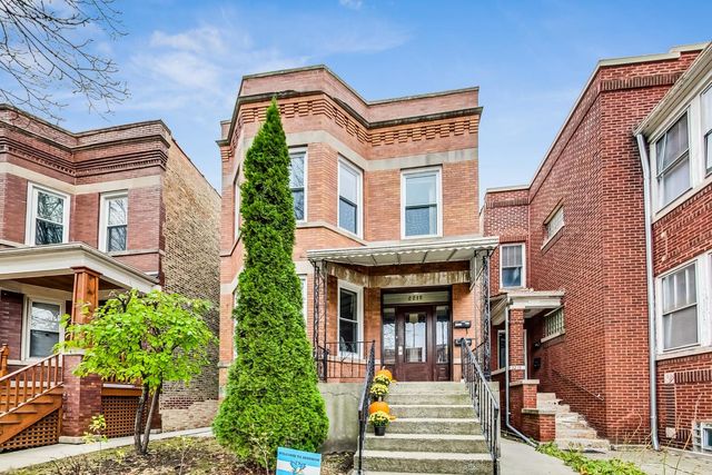 $2,600 | 2215 West Addison Street, Unit 2 | Roscoe Village