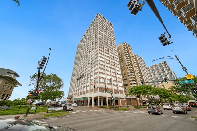 $180,000 | 6171 North Sheridan Road, Unit 1106 | Edgewater Beach