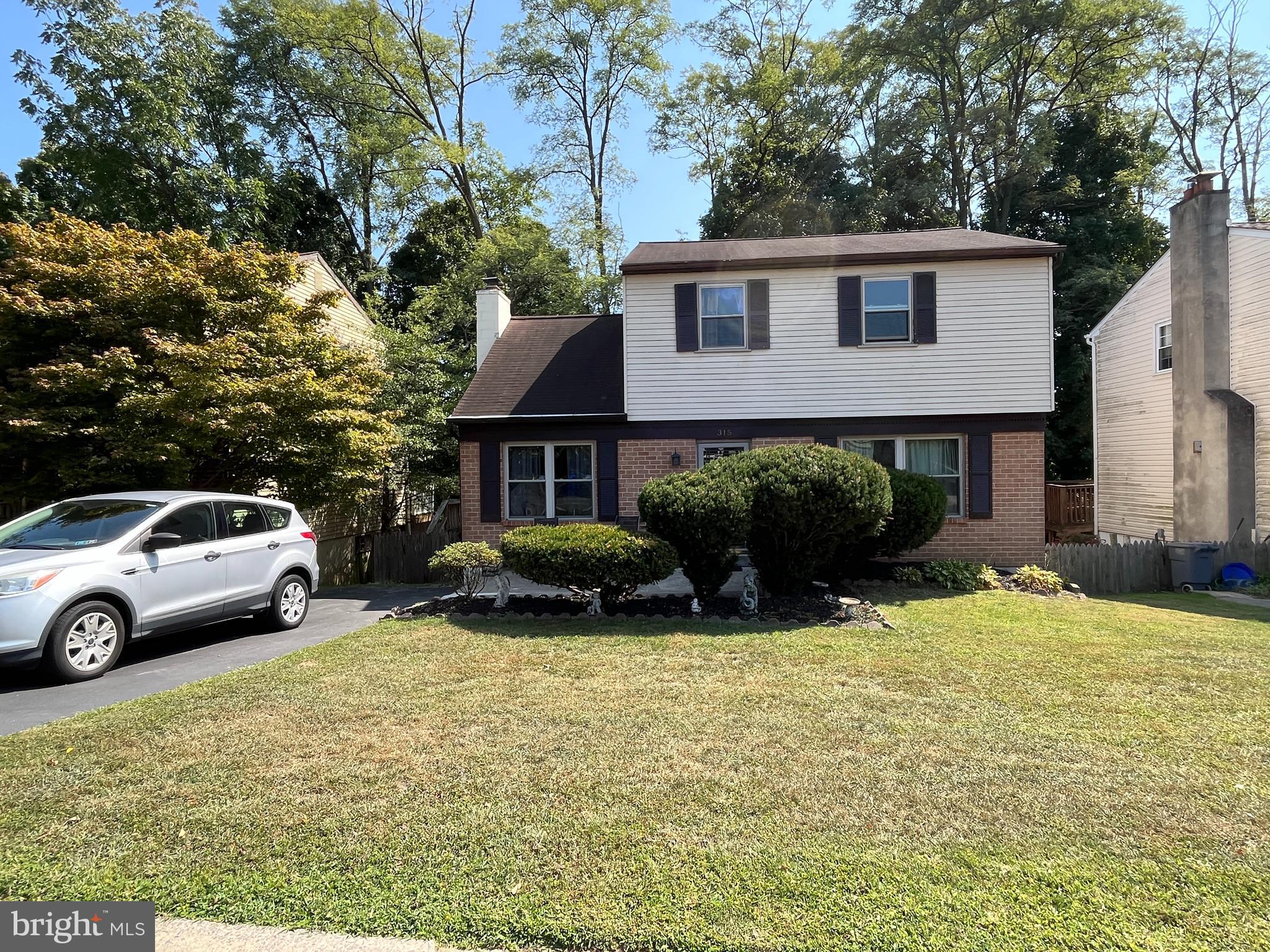 a view of a house with that has a yard