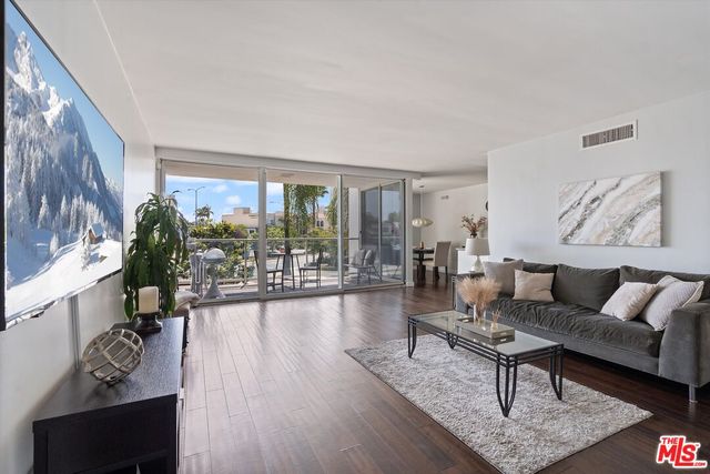 $3,495 | 131 North Gale Drive, Unit 2A | Beverly Hills