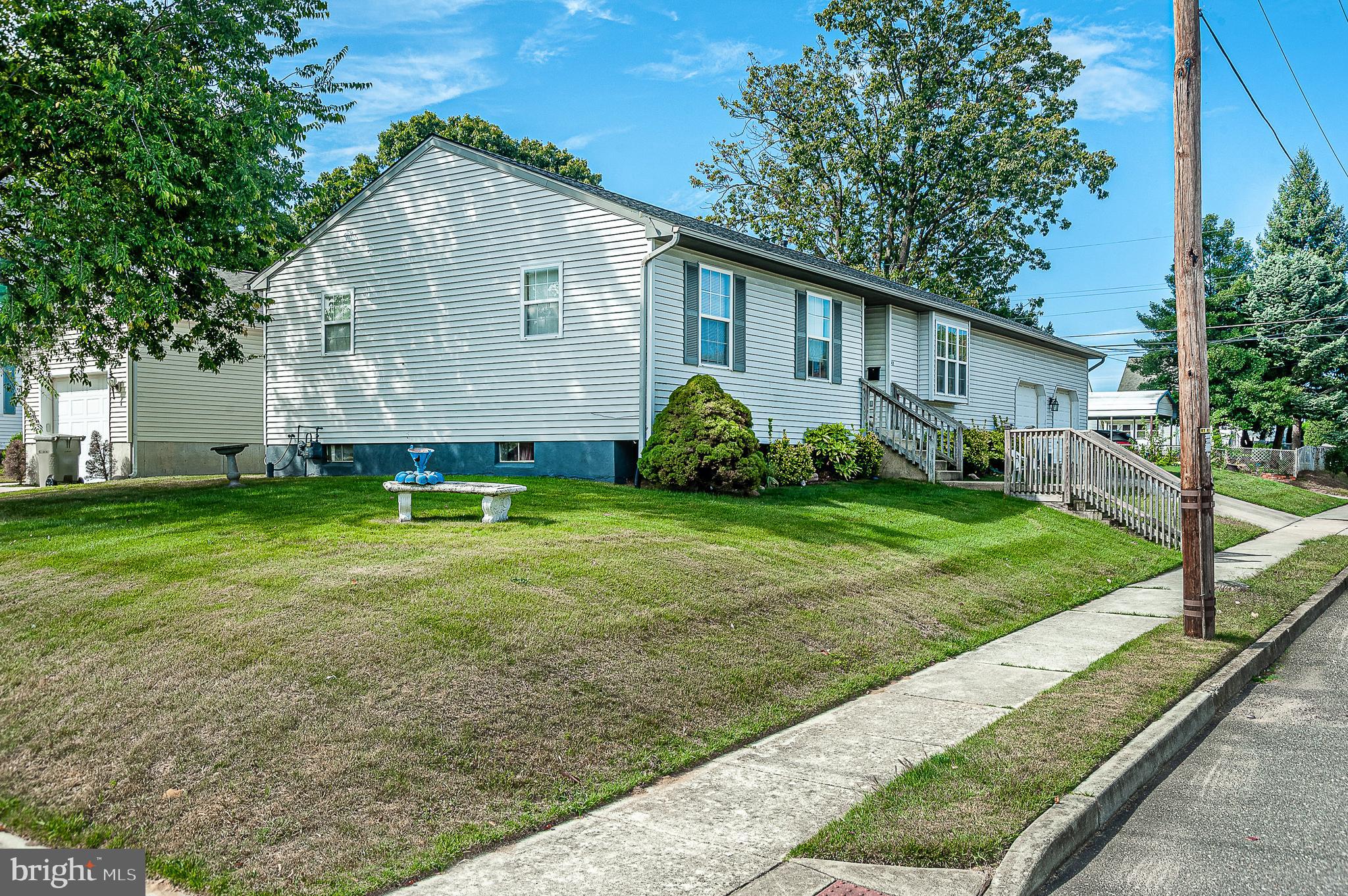 a view of a house with backyard