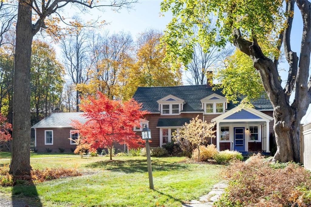 a front view of house with yard